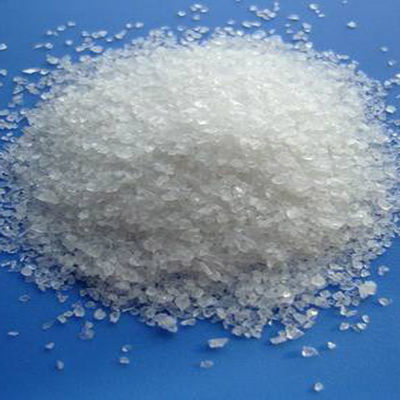 Material refractario para hornos de inducción de fundición de hierro o acero